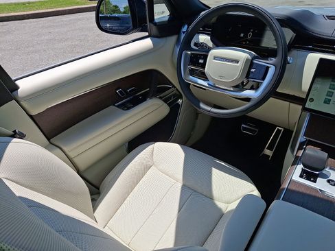 New 2025 Land Rover Range Rover Long Wheelbase SE image 17