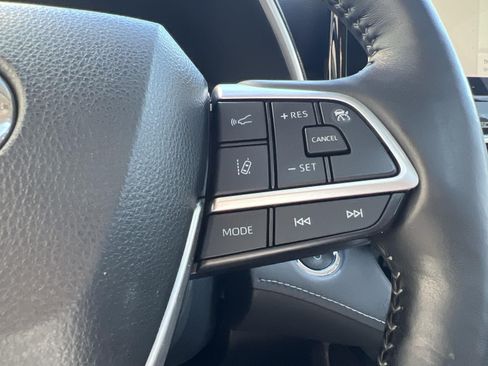 Used 2023 Toyota Highlander Limited AWD/4WD image 27