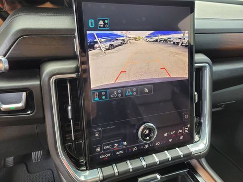 Used 2025 GMC Yukon Denali AWD/4WD image 27