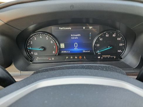 Used 2022 Ford Explorer Limited w/ Equipment Group 301A RWD image 12