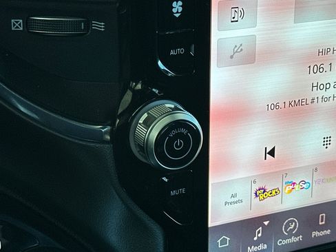 Used 2025 RAM 1500 Laramie image 29