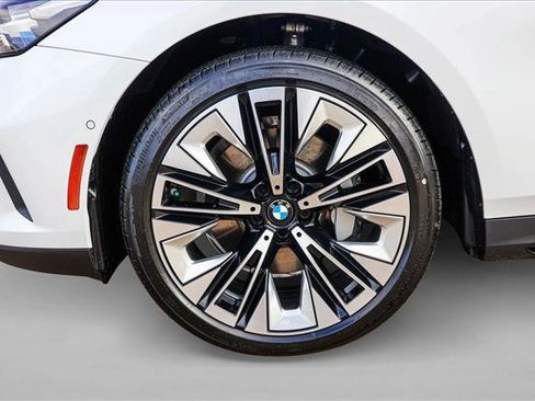 New 2026 BMW 530i xDrive AWD/4WD image 9