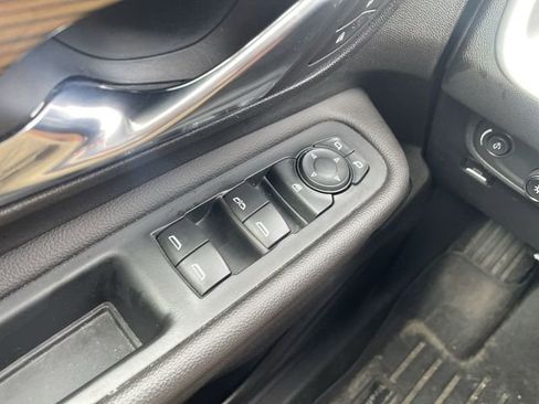 Used 2021 GMC Terrain SLE w/ Driver Convenience Package image 30