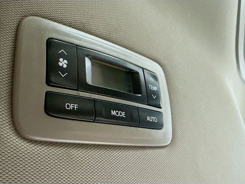 Used 2016 Toyota Sienna XLE image 26