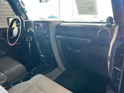 Used 2009 Jeep Wrangler Unlimited Rubicon w/ Dual Top Group AWD/4WD image 27