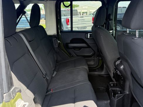Used 2021 Jeep Wrangler Unlimited Sahara AWD/4WD image 11