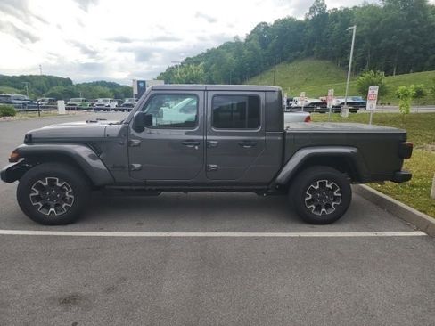 Used 2026 Jeep Gladiator Sport AWD/4WD image 4