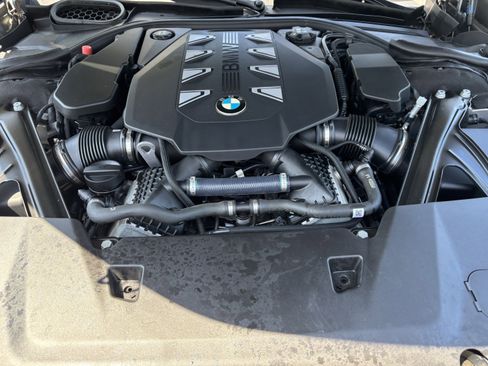 Used 2023 BMW 760i xDrive AWD/4WD image 36