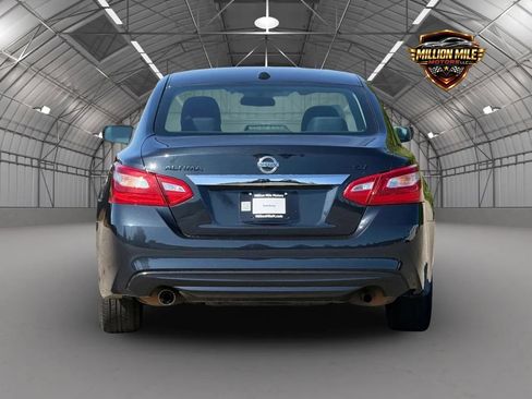 Used 2017 Nissan Altima 2.5 SV FWD image 4