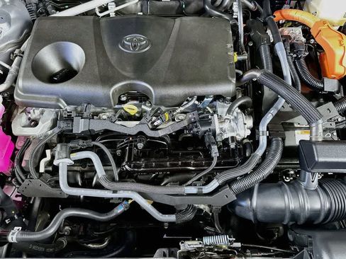 Used 2025 Toyota RAV4 XSE AWD/4WD image 9