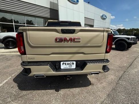 Used 2022 GMC Sierra 1500 AT4 w/ AT4 Preferred Package AWD/4WD image 4