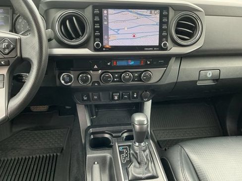 Used 2020 Toyota Tacoma TRD Off-Road AWD/4WD image 11