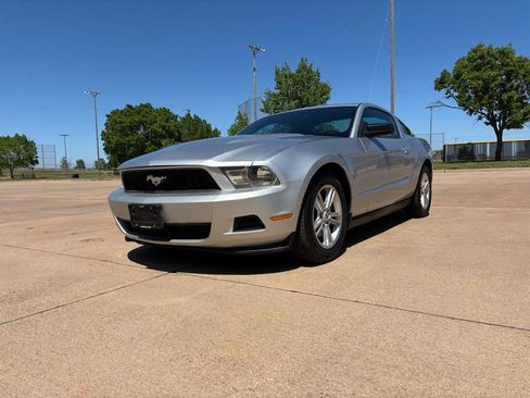 Used 2011 Ford Mustang Coupe RWD image 3