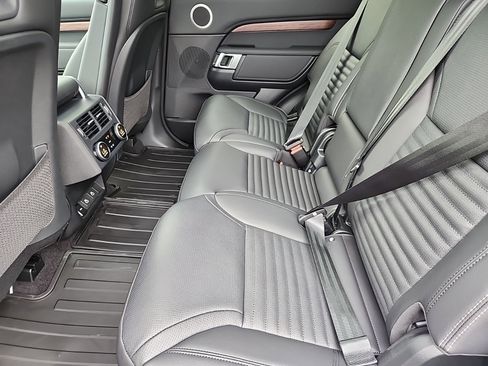 Certified 2024 Land Rover Discovery S image 5