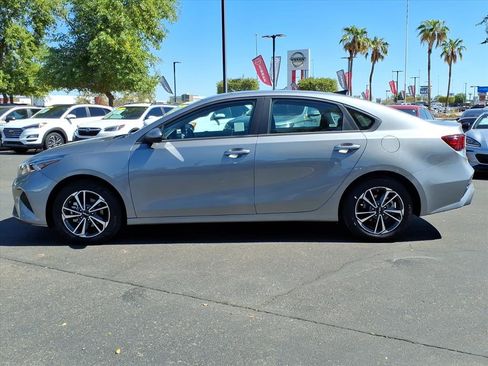 Used 2024 Kia Forte LXS image 2