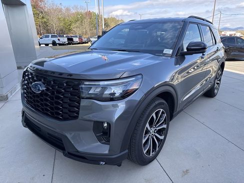 New 2026 Ford Explorer ST-Line image 3
