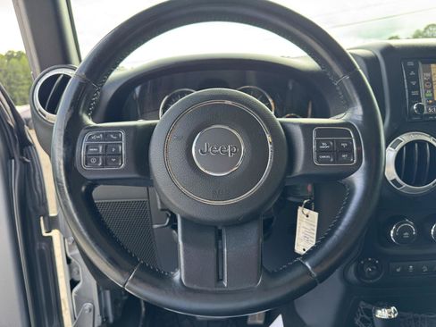Used 2015 Jeep Wrangler Unlimited Sahara w/ Dual Top Group AWD/4WD image 3