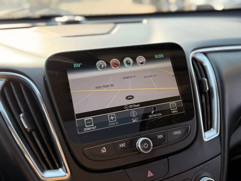 Used 2017 Chevrolet Malibu LT w/ Leather Package FWD image 32