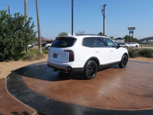 Used 2023 Kia Telluride EX X-Line image 2