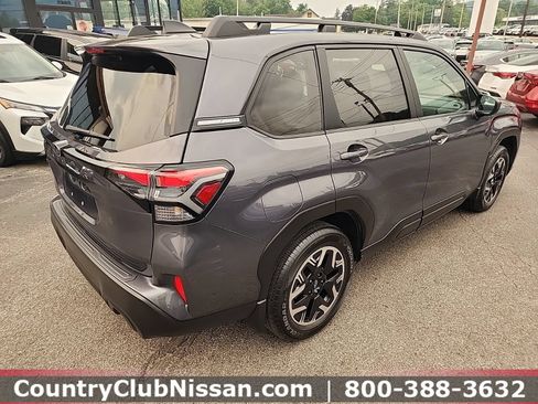 Used 2025 Subaru Forester Premium AWD/4WD image 8