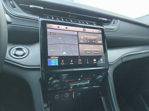 Used 2024 Jeep Grand Cherokee Limited w/ Black Appearance Package image 19