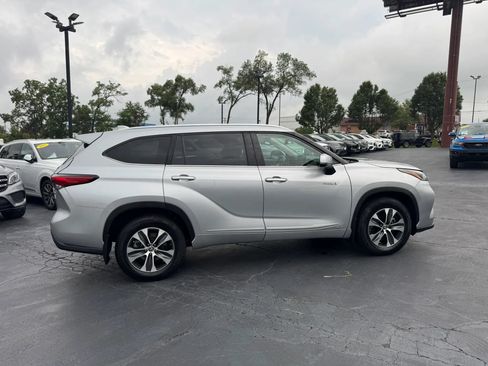 Used 2021 Toyota Highlander XLE AWD/4WD image 5