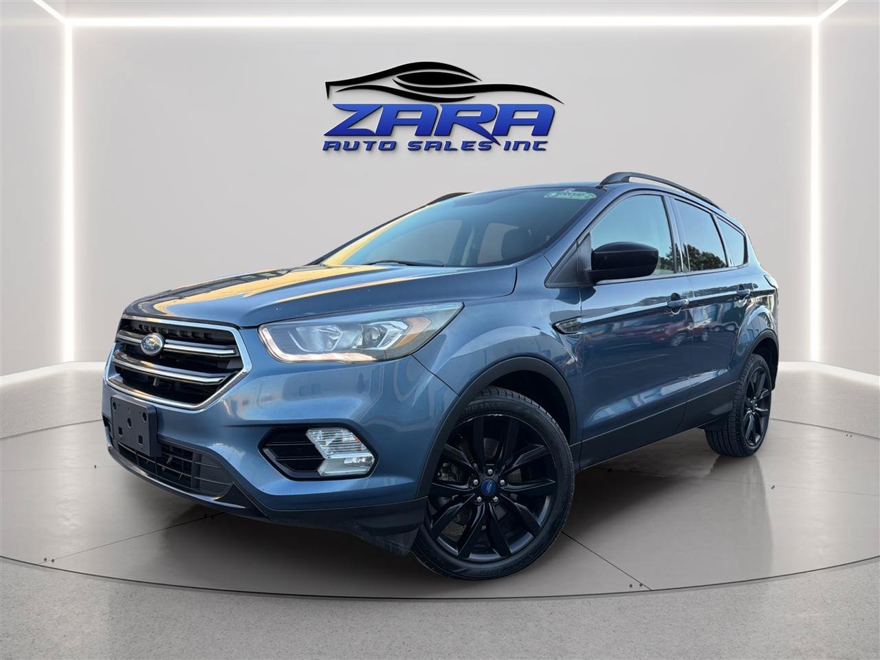 Used 2018 Ford Escape SE w/ SE Sport Appearance Package AWD/4WD image 1