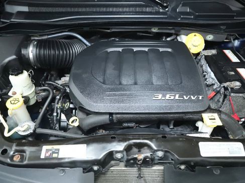 Used 2015 Chrysler Town & Country Touring FWD image 34