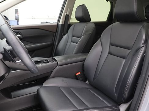 Used 2023 Nissan Rogue SV w/ SV Premium B Package image 16