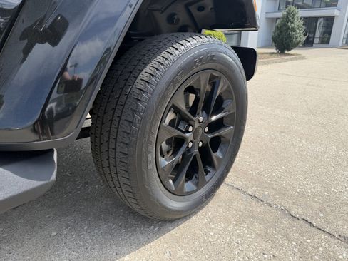 Used 2022 Jeep Wrangler Unlimited Sahara image 21