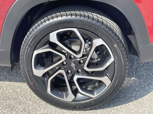 Certified 2025 Chevrolet Trax RS FWD image 12