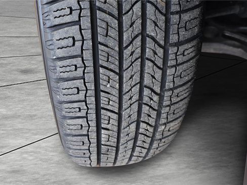 Used 2019 Jeep Cherokee Limited image 29