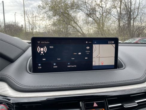 Used 2023 Acura MDX SH-AWD w/ Advance Package image 17