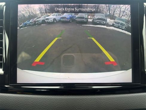 Used 2023 Chrysler Pacifica Touring-L image 13