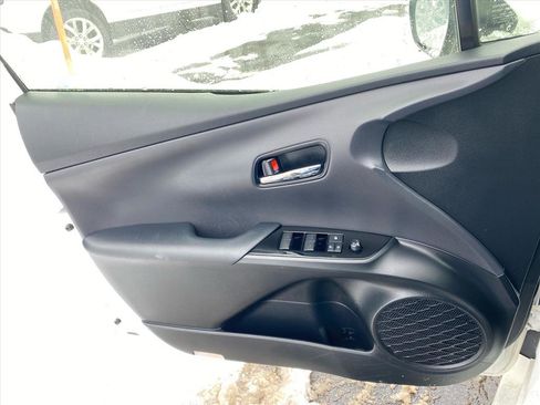 Used 2019 Toyota Prius XLE image 16