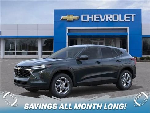 New 2026 Chevrolet Trax LS w/ LS Convenience Package FWD image 2