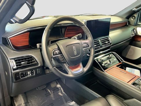 Used 2024 Lincoln Navigator Reserve AWD/4WD image 9