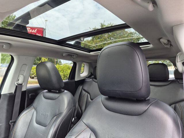 Used 2018 Jeep Compass Limited w/ Navigation Group AWD/4WD image 29