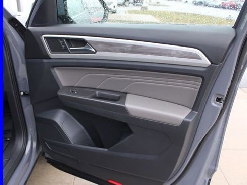 Used 2022 Volkswagen Atlas Cross Sport SE w/ Panoramic Sunroof Package image 23