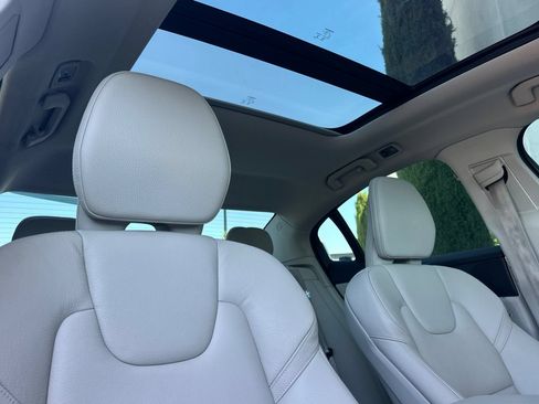 Used 2019 Volvo S60 T6 Momentum w/ Multimedia Package AWD/4WD image 16