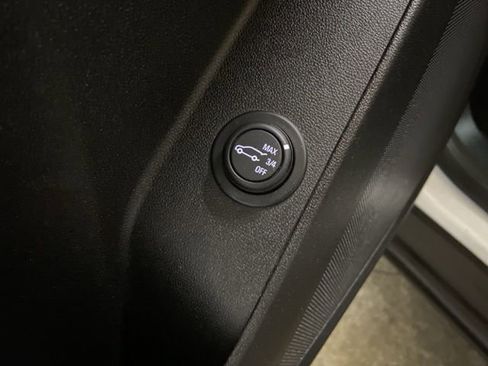 Used 2018 Chevrolet Equinox LT w/ Sun & Infotainment Package image 32