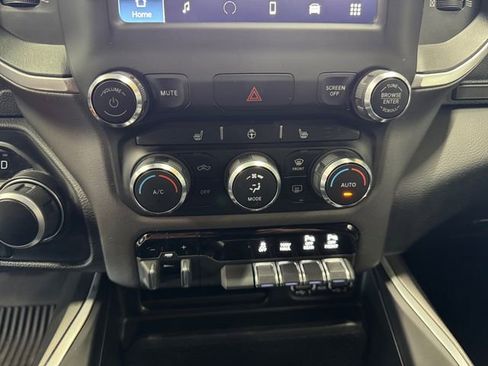Used 2022 RAM 1500 Big Horn AWD/4WD image 3