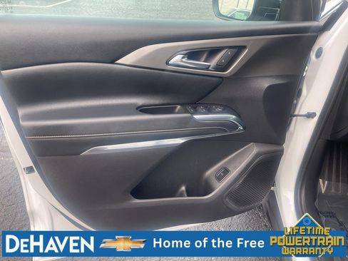 Used 2025 Chevrolet Traverse LT FWD image 22