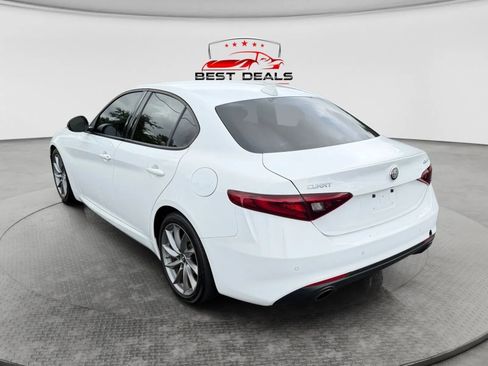 Used 2023 Alfa Romeo Giulia Sprint RWD image 3