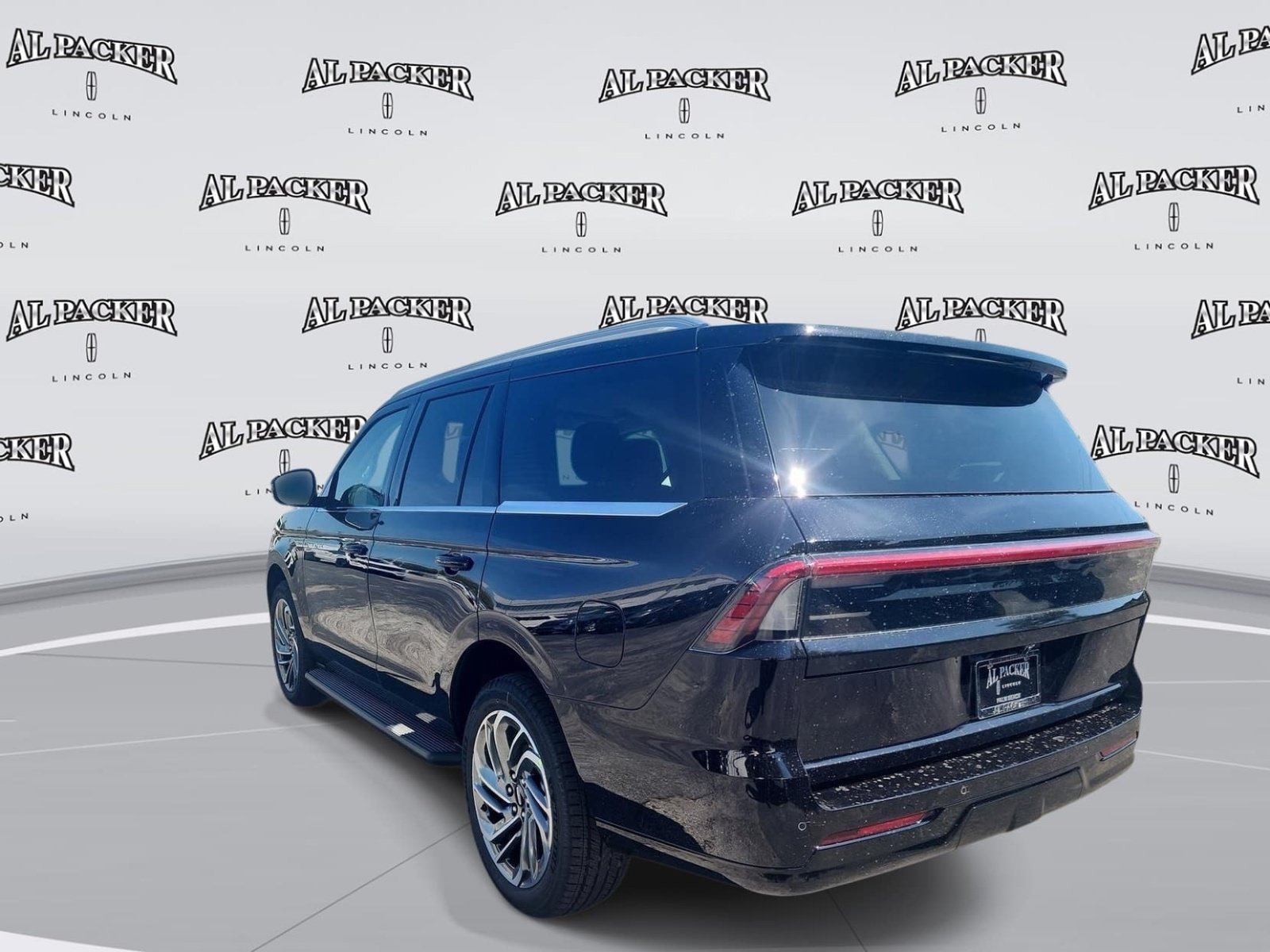 New 2026 Lincoln Navigator Premiere AWD/4WD image 3