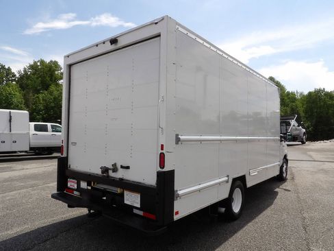 Used 2021 Ford E-350 and Econoline 350 Super Duty RWD image 7