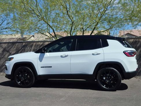 Used 2023 Jeep Compass Latitude AWD/4WD image 5
