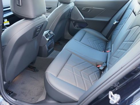 New 2026 BMW 550e xDrive w/ Premium Package image 21