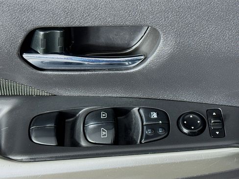 Used 2019 Nissan Kicks SV image 28