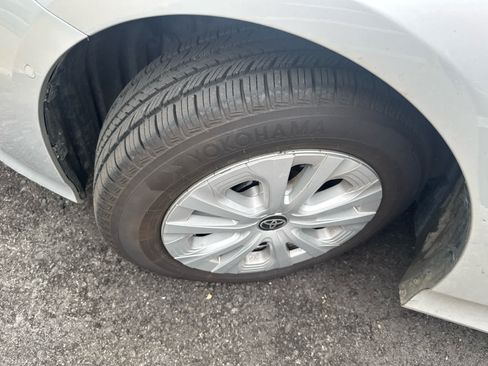 Used 2019 Toyota Prius LE FWD image 6